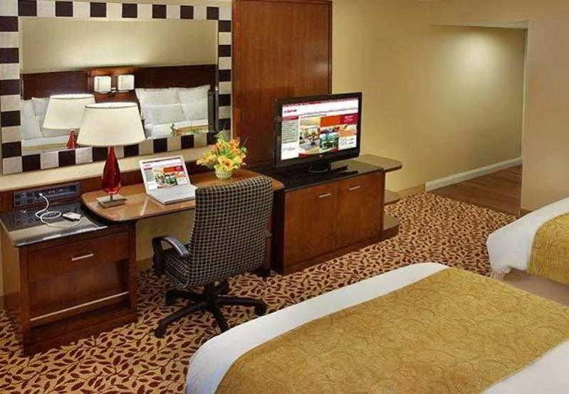 ทรัมบุล แมริออท เชลตัน Hotel Trumbull ภายนอก รูปภาพ