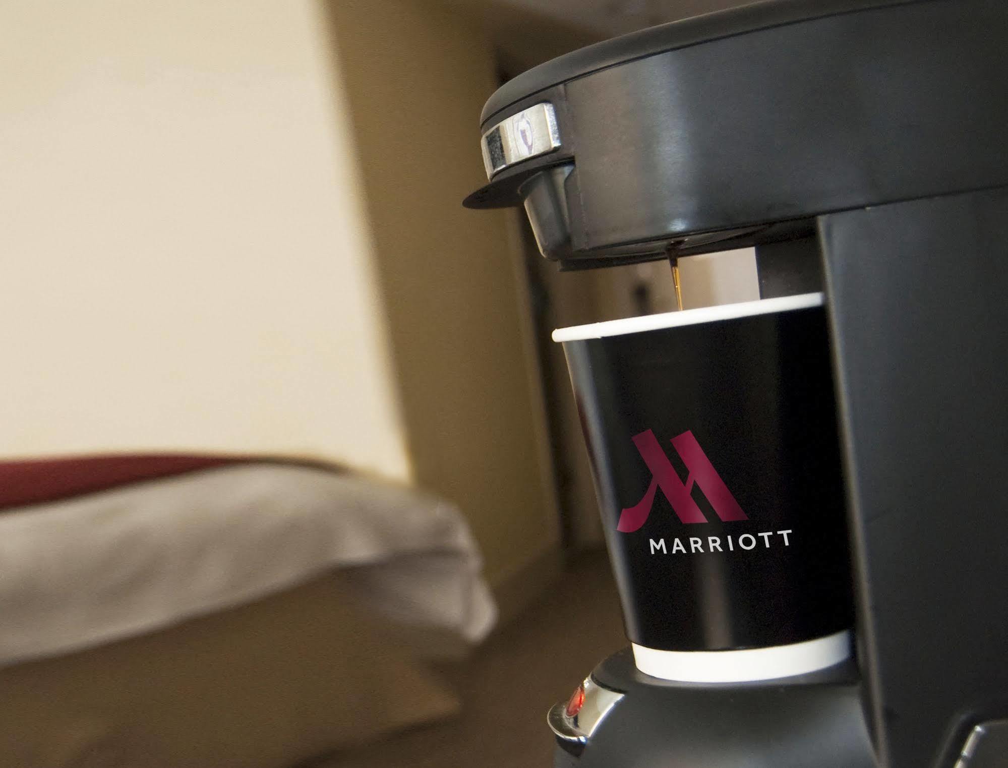 ทรัมบุล แมริออท เชลตัน Hotel Trumbull ภายนอก รูปภาพ